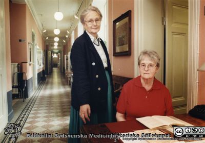 Receptionen, Medicinhistoriska Museet i Lund på 1990-talet.
Intendent Cecilia Carlén-Nilsson och f. klinikföreståndaren Marianne Persson vid Medicinhistoriska Museet i Lund på 1990-talet.
Fotograf:Tommy Olofsson/Grupp Fem, Klostergatan 9, 222 22 Lund
Nyckelord: Medicinhistoriskt;Museum;Lund;St Lars;Cecilia;Carlén;Nilsson;Marianne;Persson;1990-talet