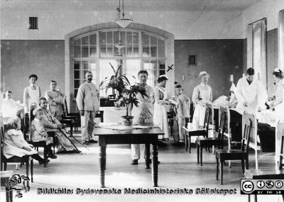 Interiör från kirurgiska kliniken i Malmö i början på 1900-talet.
Sal för 30 patienter, kirurgen III, Malmö Allmänna Sjukhus i början på 1900-talet.
Nyckelord: MAS;UMAS;Malmö_;Allmänna;Sjukhus;Kirurgi