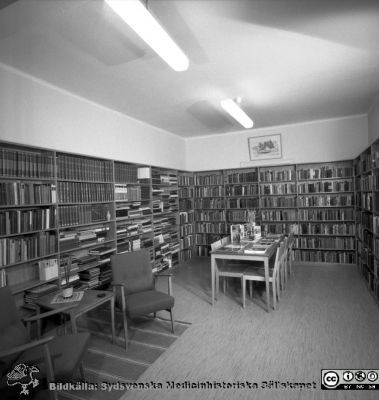 Lasarettsbiblioteket i Lund 1970
USiL Pärm "Div. tagningar, 1960 och t.v." 20 maj, 1970. Lasarettsbibliotekets gamla lokaler, ort klin. Från negativ.
Nyckelord: Lund;Lasarett;Universitet;Universitetssjukhus;Bibliotek;Ortopedi;Klinik