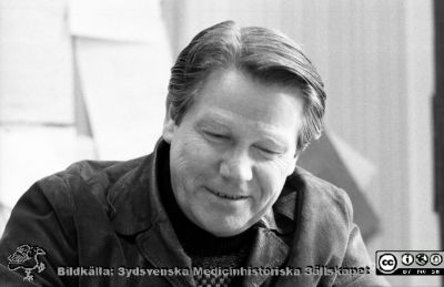 Lasarettet i Lund. Arne Brettstam, överskötare på St Lars. Facklig ledare och landstingsman, socialdemokrat
Lasarettet i Lund. Album "Svart/vitt negativ 1977. 2". 90. S:t Lars. Arne Brettstam, överskötare på St Lars, socialdemokrat, fackpamp och landstingsman.  Från negativ. Ej monterat
Nyckelord: Lund;Lasarett;Universitetssjukhus;Universitet;USiL;St Lars;Psykiatri;Mentalvård