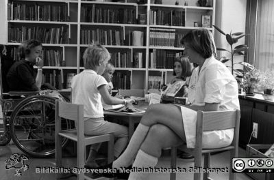 Lasarettet i Lund 1977. Barn på patientbiblioteket 
Lasarettet i Lund. Album "Svart/vitt negativ 1977. 2". Barn på patientbiblioteket. Negativ Ej monterat.
Nyckelord: Lund;Lasarett;Universitet;Universitetssjukhus;Bibliotek;Barn;Sjukhusbibliotek;Socioterapi