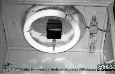 Kvinnoklinikens bord för preparatfoto c:a 1960
Lasarettet i Lund. Album "Div. tagningar 1960 och t.v". Negativ. Ej monterat
Nyckelord: Lasarettet;Lund;Kvinnoklinik;KK;BB;;Obstetrik;Gynekologi;Kirurgi;Preparat;Foto