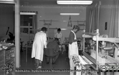 Lasarettet i Lund. Interiör från rehabilitering 1963
SMHS12916. Album "Div. tagningar 1960 och t.v." Rehabiliteringsklin. 63. Negativ Ej monterat
Nyckelord: Lasarettet;Lund;Universitet;Universitetssjukhus;Rehabilitering;;Sjukgymnastik