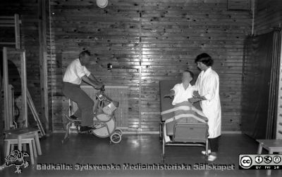 Rehabiliteringskliniken i början av 1960-talet.
SMHS12920. Album "Div. tagningar 1960 och t.v." Rehabiliteringsklin. 63. Hall för fysisk träning. Från negativ.
Nyckelord: Lasarettet;Lund;Universitet;Universitetssjukhus;Rehabilitering;;Sjukgymnastik