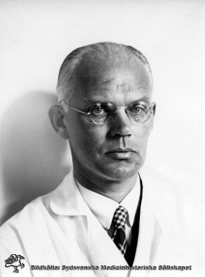 David Edvard Holmdahl, 1935
Professor i anatomi i Uppsala. Foto Omonterat
Nyckelord: Professor;Porträtt;Universitet;Uppsala;Kapsel 12