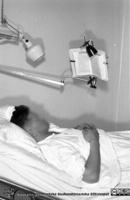 Läsbord för sängliggande patient
Lasarettsfotograferna. Lund. Pärm "Div. tagningar, 1960 och t.v.". Bibliotekets läsbord för sängliggande. Från negativ.
Nyckelord: Lasarett;Lund;Universitet;Universitetssjukhus;USiL;Bibliotek;Läsbord;Sänglidggande