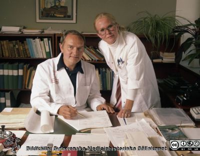 Professor Torsten Sundin
Torsten Sundin (f. 1930) professor i urologisk kirurgi i Lund från 1975; med sin sekreterare, Christina Parknäs. Pärm Neg 1, 78. 70. Foto 1978. Från negativ
