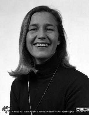 Dr. Eva Cavallin Ståhl
Sjukhusfotograferna i Lund. Pärm Negativ 1979:2.	Dr. Eva Ståhl, onkologiska kliniken, högvoltsavdelnngen. 79-12-11. Från negativ.
Nyckelord: Lasarettet;Lund;Universitetssjukhus;USiL;Radiologi;Onkologi;Strålbehanling;Högvolt