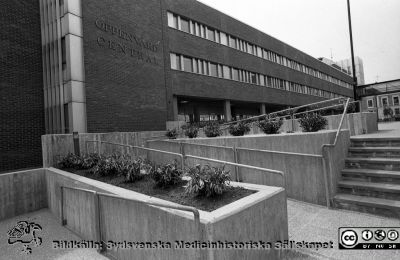 Öppenvårdcentralen i Lund (ÖVC) 1982
Pärm S/V neg. 82:1. Foto från Tullgatan, mot väster. Från negativ.
Nyckelord: Lasarett;Lund;Universitet;Universitetssjukhus;USiL;Öppen;Vård;Mottagning