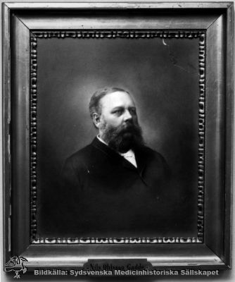 Nils Ohlsson Gadde, f. 1834, d. 1904
Kirurgi i Lund. Barnmorskelärare 1864 - 1900. Foto av inramat foto. Omonterat
Nyckelord: Porträtt;Kapsel 12;Universitet;Lasarett;Lund;Porträtt
