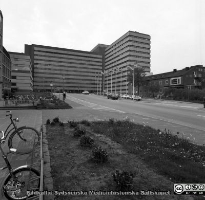 Centralblockets västerfasad 1982
Sjukhusfotograferna i Lund. Pärm SV/neg, 83:1. 14.. Från negativ.
Nyckelord: Lasarettet;Lund;Universitetssjukhuset;USiL;Centralblocket