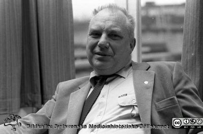 Landstingsrådet (s) Bertil Göransson
Sjukhusfotograferna i Lund. Pärm SV/neg, 83:1. 51.  Sedermera 1984 - 1993 landshövding i Malmöhus län. 83-01-13. Från negativ.
Nyckelord: Lasarettet;Lund;Län;Landshövding;Politiker