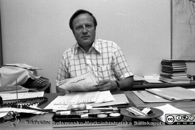 Doc Bo Ursing, infektionsläkare i Lund 1976
Sjukhusfotograferna i Lund .Pärm. Negativ, S/V. 1976. 136.Från negativ
Nyckelord: Lasarett;Lund;Universitet;Universitetssjukhus;USiL;Infektion;Epidemiologi
