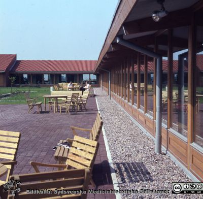 Innergård på Norra Sjukhuset i Lund på 1970-talet
Sjukhusfotograferna i Lund. Diabilder, UNS, 1970-talet. 52087. Norra Sjukhuset, innergård. Från positiv.
Nyckelord: Lasarett;Lund;Univeristetssjukhus;Universitet;USiL;Långvård;Kronikervård;Geriatrik;Geriatriska