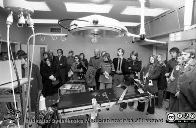 Öppet hus på nya kvinnokliniken i Lund 976
Sjukhusfotograferna i Lund. Pärm Negativ, S/V. 1976. 36. Operationssal, rimligen foto vid "Öppet Hus" på den nya kvinnokliniken. Från negativ. 
Nyckelord: Lasarett;Lund;Universitet;Universitetssjukhus;USiL;Kvinnoklinik;KK;Gynekologi;Visning