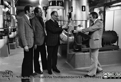 Lasarettet i Lund 1976. Driftschefen och medarbetare
Sjukhusfotograferna i Lund. Pärm Osort, 76. Från vänster VVS-ingenjören Simon Visser, byggnadsingenjör Per Svensson, maskinchefen Henning Göransson och driftschefen,  medicinteknikingenjören Mark Blomberg. Foto 1976. Från negativ
Nyckelord: Lasarett;Lund;Universitet;Universitetsklinik;Universitetssjukhus;MTA;Medicinsk;Teknik;Teknisk;Avdelning