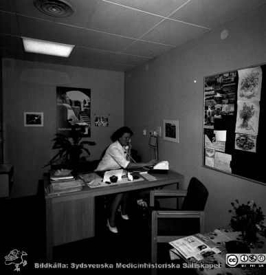 Städledare Agnes Svensson, 23/8, 1971
Sjukhusfotograferna i Lund. Pärm Diverse tagningar. 1971, 1972, 1973. Från negativ
Nyckelord: Lasarett;Lund;Lokalvård;Städning;Administration;Universitetssjukhus;USiL