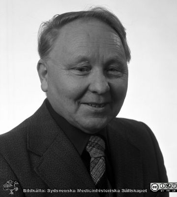 Nils Ekdahl 1980
Sjukhusfotograferna i Lund.Pärm Negativ, -80:1. 16. Direktionsmedlem och politiker. Från negativ.
Nyckelord: Lasarettet;Lund;Ledning;Universitetssjukhus;USiL;Direktion;Administration;Politiker;Styrelse
