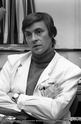 Professor Karl-Erik Andersson 1980
Sjukhusfotograferna i Lund.Pärm Negativ, -80:1. 39b. Nyutnämnd klinisk farmakolog. Från negativ.
Nyckelord: Lasarettet;Lund;Universitetssjukhus;USiL;Klinisk;Farmakologi