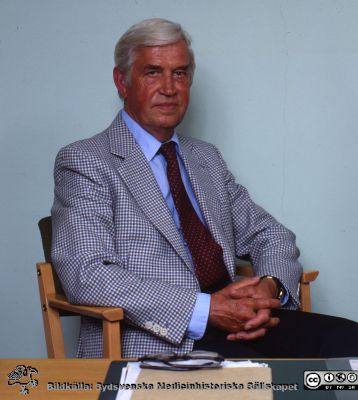 Professor Hjalmar Kock, öronläkare
Sjukhusfotograferna i Lund. Pärm Negativ, 80:1.70. Foto 80-06-05. Från positiv
Nyckelord: Lasarettet;Lund;Universitetssjukhus;USiL;_Öron;Klinik_ÖNH;Otologi;Oto-rino-laryngologi