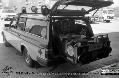 Akutbil i Lund 1984
Sjukhusfotograferna i Lund. Pärm S/V neg-84. 78, 84. Akutbil. Från negativ
Nyckelord: Lasarettet;Lund;Universitetssjukhus;USiL;Akut;Utryckning;Fordon;Akutbil;Räddning