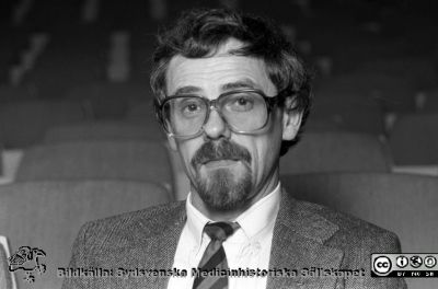 Bengt Holgersson 1984, landstingspolitiker, ny direktionsordförande
Sjukhusfotograferna i Lund. Pärm S/V neg -84. 40. 84. 18x24. Senare landshövding i Malmöhus län. Från negativ
Nyckelord: Lasarett;Lund;Universitet;USiL;Administration;Direktion;Sjukhusledning.