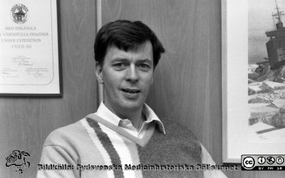 Sjukhusfysikern professor Bertil Persson. 
Sjukhusfotograferna i Lund. Pärm S/V neg-84.	16. 84. 1 ?. 19x24 av varje. 6 st. Från negativ
Nyckelord: Lasarett; Lund; Universitet; Universitetssjukhus; USiL; Radiofysik; MR; Magnetröntgen