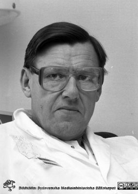 Professor Stig Bengmark, kirurgiska kliniken, 1984
Sjukhusfotograferna i Lund. Pärm S/V neg-84. 13. Från negativ.
Nyckelord: Lasarettet;Lund;Universitetssjukhus;USiL;Kirurgisk;Klinik