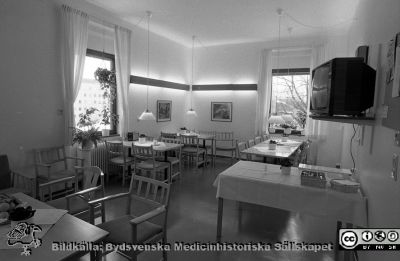 Matsalen, kvinnokliniken avdelning 47, 1987
Sjukhusfotograferna i Lund. Pärm Negativ, Dia, 1987. 8-1987. Från negativ.
Nyckelord: Lasarettet;Lund;Universitetssjukhus;USiL;KK;Kvinnoklinik;Gynekologisk;Matsal