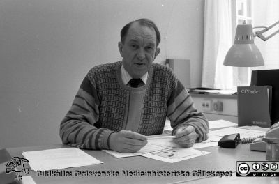 Docent Inge Dahn
Sjukhusfotograferna i Lund. Pärm Negativ, Dia, 1987. 62/1987. Kirurg och administratör. Från negativ.
Nyckelord: Lund;Lasarettet;Universitetssjukhus;USiL;Kirurgisk;Klinik;Administration