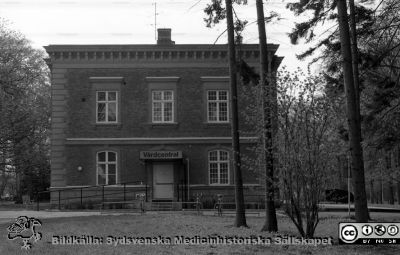 Vårdcentralen St Lars i Lund
Sjukhusfotograferna i Lund. Pärm Negativ, Dia, 1987. 83/87. Vårdcentralen på St Lars i Lund. Från negativ. 
Nyckelord: Lasarettet;Lund;Universitetssjukhus;USiL;Vårdcentral;St Lars;Distriktsläkarstation