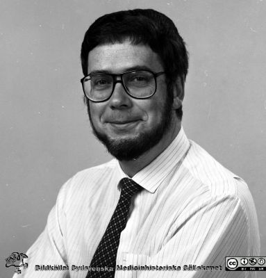 Professor Nils Gunnar Holmer, Medicinsk mätteknik, okt-87
Sjukhusfotograferna i Lund. Pärm Svart-vita neg. 1987. 123/-87. Från negativ.
Nyckelord: Lasarettet;Lund;Universitetssjukhus;USiL;MTA;Medicinsk;Teknik;Avdelning;Ultraljud