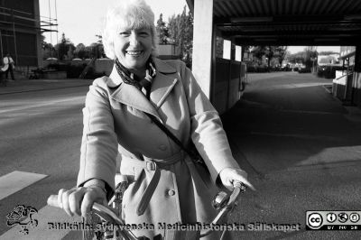 Margareta Albrektsson, inköpssekreterare på Hjälpmedelscentralen
Sjukhusfotograferna i Lund. Pärm Svart-vita neg. 1987. 112/-87. 87-10-07. Foto för personaltidningen Journalen. Från negativ.
Nyckelord: Lasarettet;Lund;Universitetssjukhus;USiL;Hjälpmedelscentral;Administration