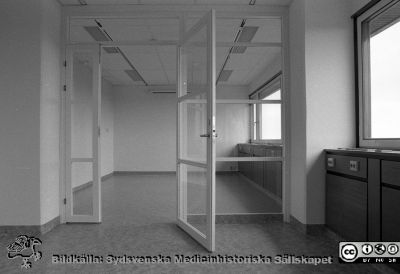 "Vårdavdelning 2000"
Sjukhusfotograferna i Lund. Pärm Sv/v neg. 1988. 20/-88. Nyrenoverad vårdavdelning i centralblocket, för "Vårdavdelning 2000". Från negativ.
Nyckelord: Lasarettet;Lund;Universitetssjukhus;USiL;Vårdavdelning;Utställning;Centralblocket