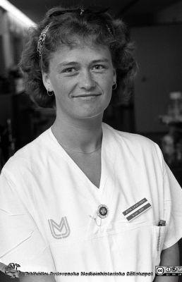 Jette Lauritsen, sjuksköterska
Sjukhusfotograferna i Lund. Pärm Sv/v neg. 1989. 27. Dansk sköterska med dansk brosch. Från negativ.
Nyckelord: Lasarettet;Lund;Universitetssjukhus;USiL;Sjuksköterska
