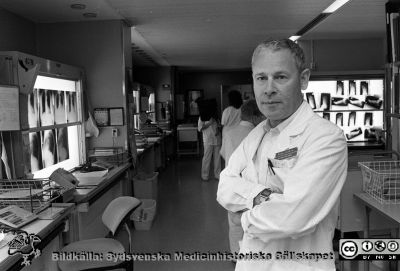 Överläkare docent Sven Laurin, röntgen
Sjukhusfotograferna i Lund. Pärm Sv/v neg. 1989. 33.  Från negativ.
Nyckelord: Lasarettet;Lund;Universitetssjukhus;USiL;Röntgen;Rtg;Radiologi