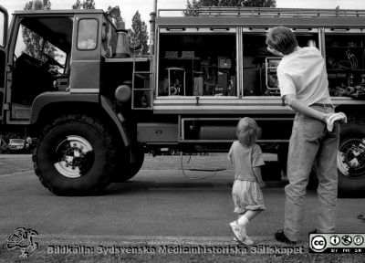 Räddningstjänstbil
Sjukhusfotograferna i Lund. Pärm Sv/v neg. 1989. 40. B. Tekniskt fordon för räddningstjänsten, märke "Polaris". 89-05-26. Från negativ.
Nyckelord: Lasarettet;Lund;Universitetssjukhus;USiL;Räddningstjänsten