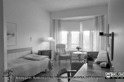 Hotellrum på Patienhotellet 1989
Sjukhusfotograferna i Lund. Pärm Sv/v neg. 1989. 64. A. Ett rum på patienthotellet 89-10-05 när det var nyöppnat. Från negativ.
Nyckelord: Lasarettet;Lund;Universitetssjukhus;USiL;Patienthotell;Hotelrum