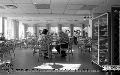 Matsalen på patienthotellet 1989
Sjukhusfotograferna i Lund. Pärm Sv/v neg. 1989. 64. A. Foto 89-10-05. Från negativ.
Nyckelord: Lasarettet;Lund;Universitetssjukhus;USiL;Patienthotell;Matsal
