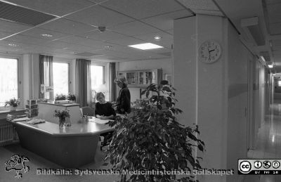 Receptionen på patienthotellet
Sjukhusfotograferna i Lund. Pärm Sv/v neg. 1989. 64. A. Foto 89-10-05. Från negativ.
Nyckelord: Lasarettet;Lund;Universitetssjukhus;USiL;Patienthotell;Reception
