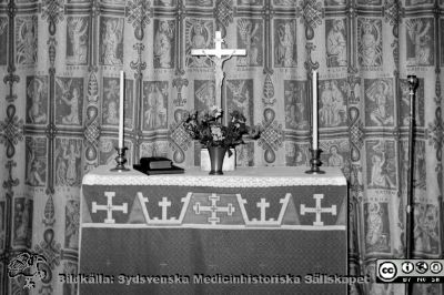 Ett litet altare vid Lasarettet i Lund
Bilder från sjukhusprästen Bernt Eriksson, 1960 - 2000-talen. 26. Litet altare, rimligen för bönerum, Lasarettet i Lund. Från foto. 
Nyckelord: Lasarettet;Lund;Universitetssjukhus;USiL;Kyrka;Altare