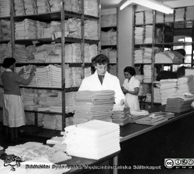 Textilförrådet på södra lasarettsområdet
Bilder från sjukhusprästen Bernt Eriksson, 1960 - 2000-talen. Omärkt bild. Foto senast1963, då tvätt och textilhantering flyttade till norra området. Från foto. 
Nyckelord: Lasarettet;Lund;Universitetssjukhus;USiL;Tvätt;Textil;Linne