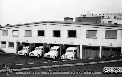 Gamla ambulansgaraget vid panncentralen
Bilder från sjukhusprästen Bernt Eriksson, 1960 - 2000-talen. Omärkt bild. Panncentralen blev färdig 1957 och ambulansgaraget byggdes vid samma tid. Bild från samma negativ som SMHS14080. Foto 1958. Från foto. 
Nyckelord: Lasarettet;Lund;Universitetssjukhus;USiL;Ambulans;Garage;Paramedicin