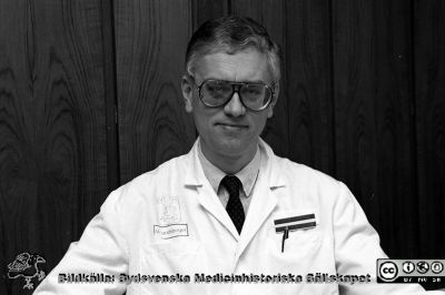 Docent Olle Lindvall
Pärm Lasarettsfotograferna i Lund, Pärm negativ, 1990. 32/-90.  Sedermera professor, neurologiska kliniken i Lund, 90-04-06. Från negativ.
Nyckelord: Lasarettet;Lund;Universitetssjukhus;USiL;Neurologisk;Klinik