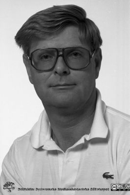 Göran Samsioe
Lasarettsfotograferna i Lund, pärm Negativ, 1993-2.	Gynekolog, professor,  foto 93-09-15. Institutionen för obstetrik och gynekologi på kvinnokliniken. Från negativ.
Nyckelord: Lasarettet;Lund;Universitetssjukhuset;USiL;KK;Obstetrik;Gynekologi;Kvinnoklinik