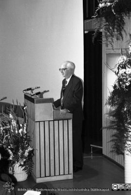 Anders Bill föreläser, 1994 års mottagare av Fernströms Nordiska Pris
Lasarettsfotograferna i Lund, pärm Neg, 1994. 47. Forskningens Dag. Mottagaren av Fernströms Nordiska Pris, professor Anders Bill, föreläser. Från negativ
Nyckelord: Lasarettet;Lund;Universitetssjukhuset;USiL;Utmärkelse;Pris;Pristagare