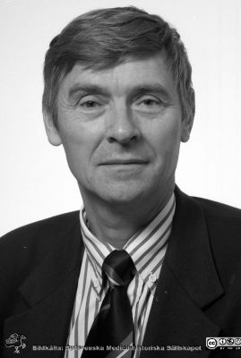 Karl Erik Andersson, professor i klinisk farmakologi
Lasarettsfotograferna i Lund,  pärm S/V Neg. 1995. 79. 95-11-24. Foto: Ingemar Nilsson. Från negativ.
Nyckelord: Lasarettet;Lund;Universitetssjukhuset;USiL;Kliniskr;Farmakologiskt;Laboratorium