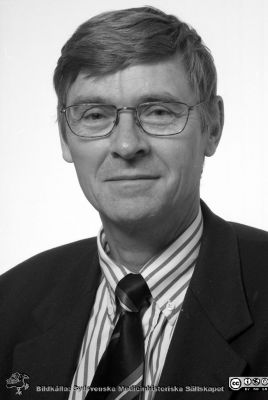 Karl Erik Andersson, professor i klinisk farmakologi
Lasarettsfotograferna i Lund,  pärm S/V Neg. 1995. 79. 95-11-24. Foto: Ingemar Nilsson. Från negativ.
Nyckelord: Lasarettet;Lund;Universitetssjukhuset;USiL;Kliniskr;Farmakologiskt;Laboratorium