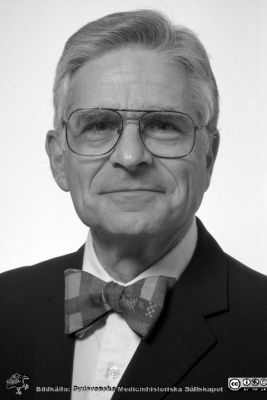 Professor Frank Wollheim, reumatologiska kliniken
Lasarettsfotograferna i Lund,  pärm  Sv/v Neg, 1997. 18, 97. Från negativ.
Nyckelord: Lasarettet;Lund;Universitetssjukhuset;USiL;Reumatologisk;Klinik