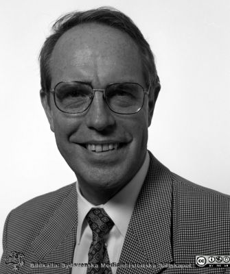 Professor Holger Pettersson, avdelningen för diagnostisk radiologi
Lasarettsfotograferna i Lund,  pärm  Sv/v Neg, 1997. 26, 97. 97-08-18. Från negativ.
Nyckelord: Lasarettet;Lund;Universitetssjukhuset;USiL;Röntgenologi;Radiologi;Rtg
